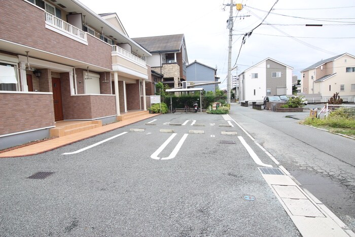 物件外観写真4　(駐車場)