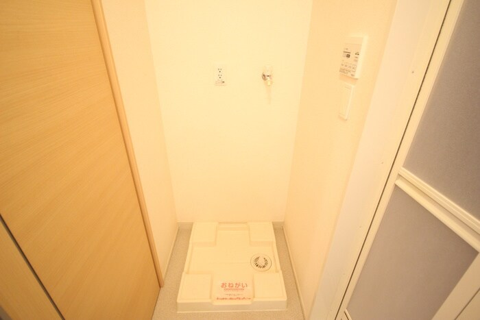 物件内観写真15　(洗濯機置場)