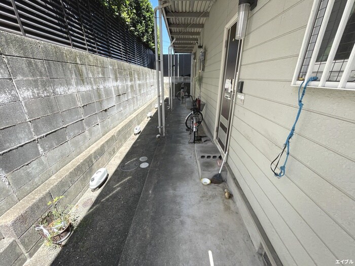 物件外観写真6　(エントランス部分)