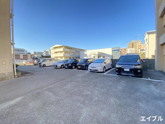 物件外観写真2　(駐車場)