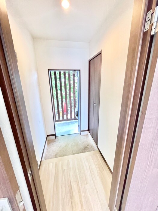 物件内観写真11　(玄関)