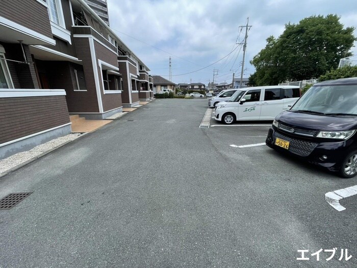 物件外観写真2　(駐車場)