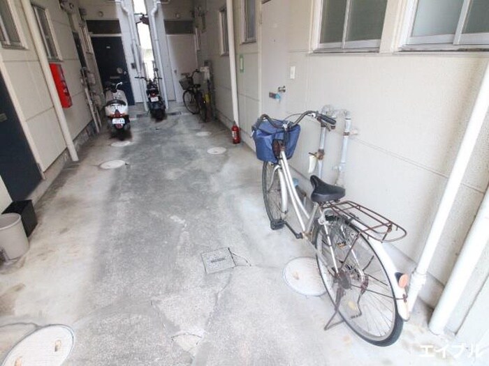 物件外観写真5　(駐輪場)