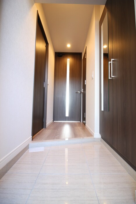 物件内観写真16　(玄関)