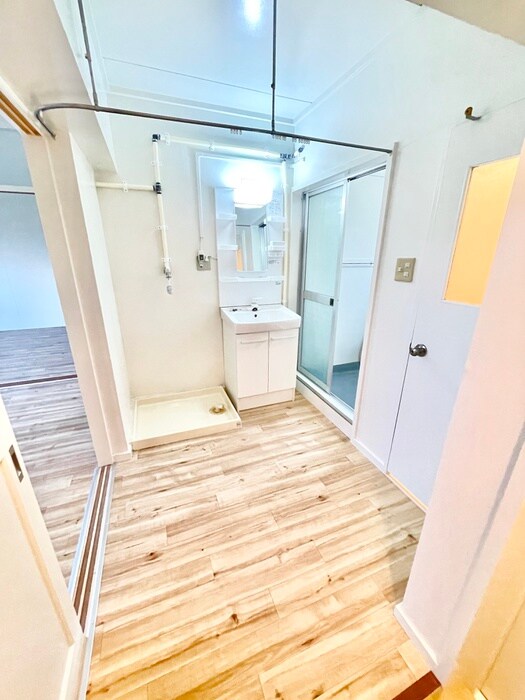 物件内観写真16　(洗濯機置場)