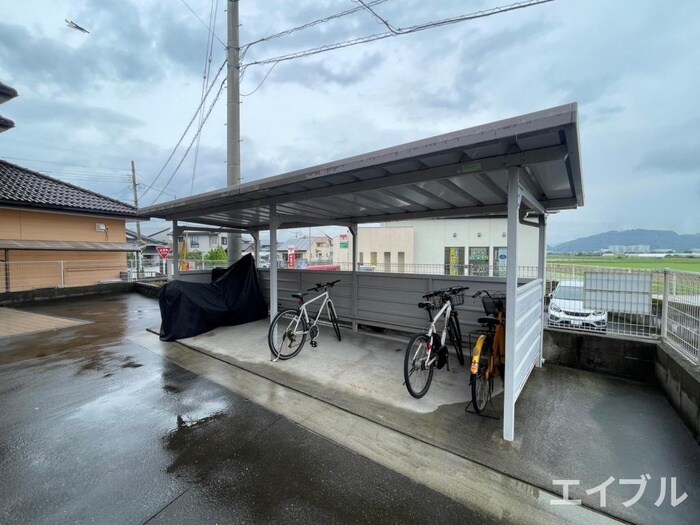 物件外観写真4　(駐輪場)