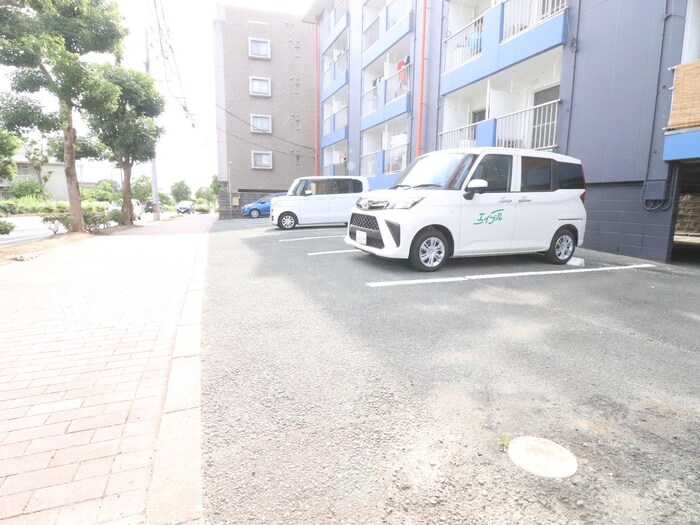 物件外観写真5　(駐車場)