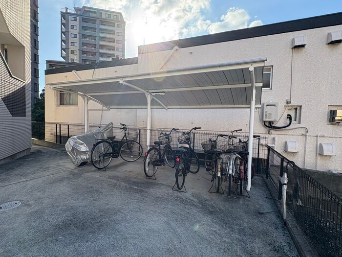 物件外観写真3　(駐輪場)