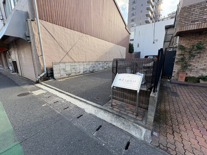 物件外観写真5　(駐車場)