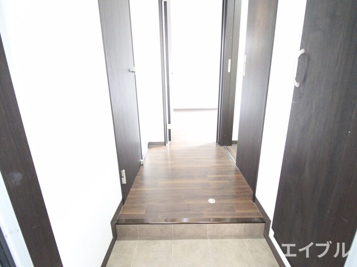 物件内観写真10　(玄関)