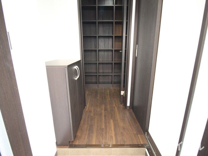 物件内観写真10　(玄関)