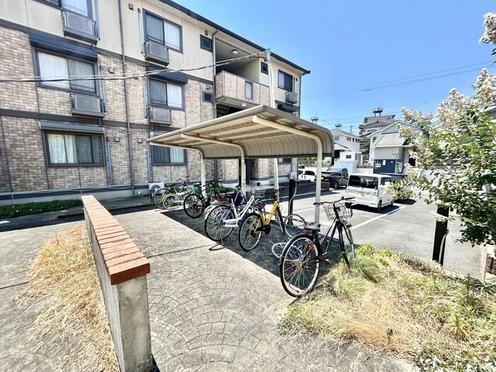 物件外観写真3　(駐輪場)