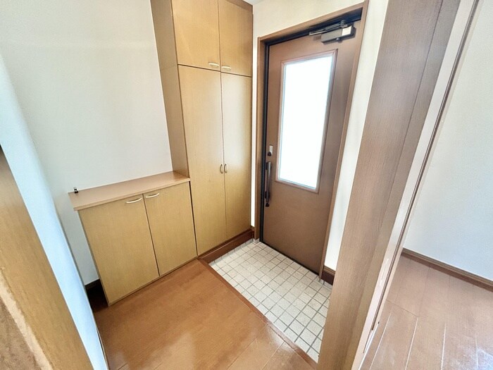 物件内観写真13　(玄関)