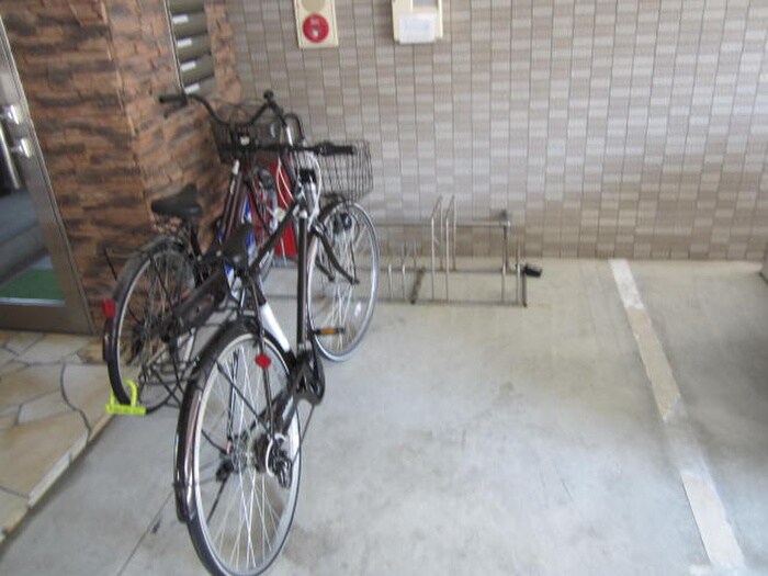 物件外観写真3　(駐輪場)