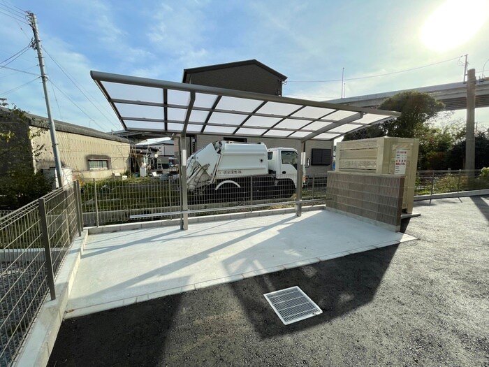 物件外観写真3　(駐輪場)