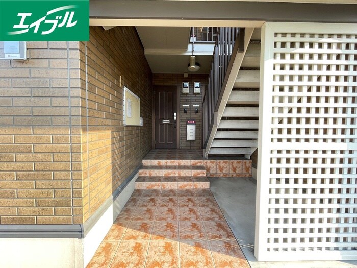 物件外観写真5　(エントランス部分)