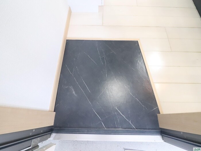 物件内観写真16　(玄関)