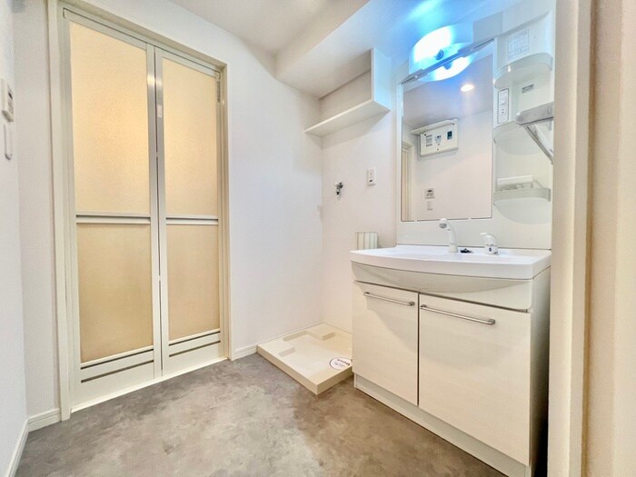 物件内観写真15　(洗濯機置場)