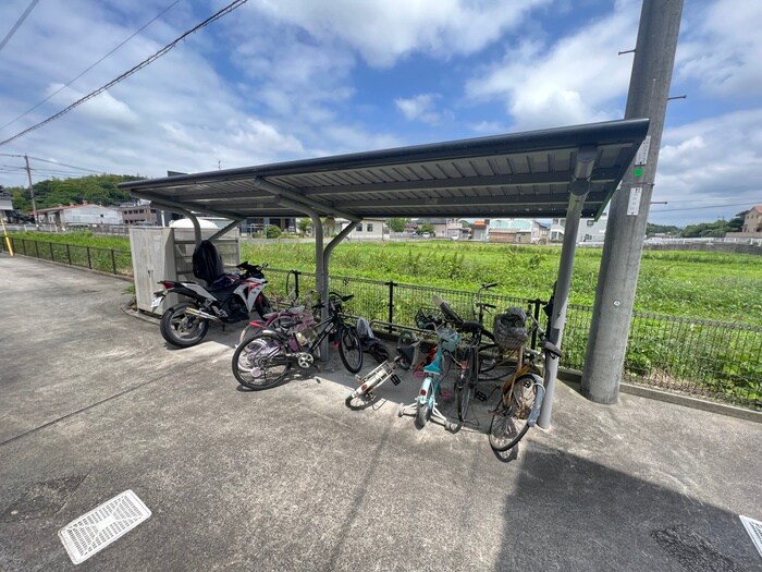 物件外観写真3　(駐輪場)