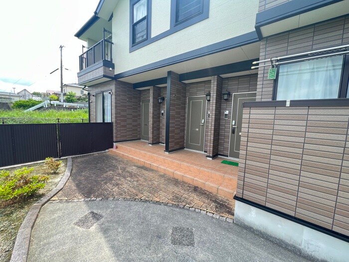 物件外観写真5　(エントランス部分)