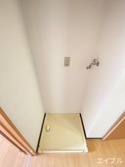 物件内観写真13　(洗濯機置場)