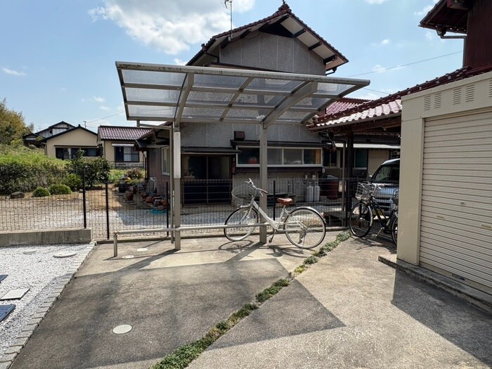 物件外観写真4　(駐輪場)