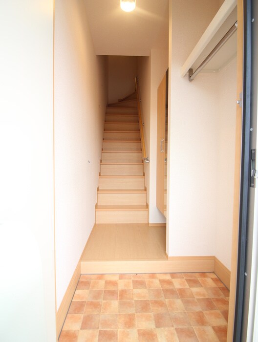 物件内観写真13　(玄関)