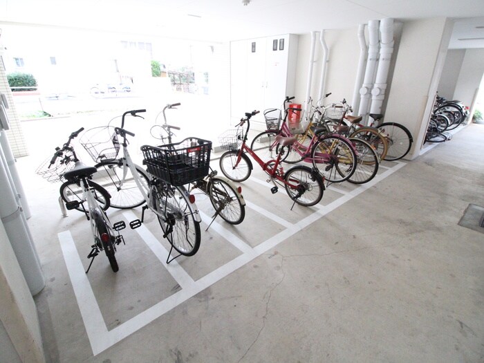 物件外観写真4　(駐輪場)