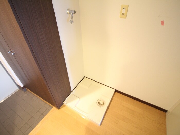 物件内観写真17　(洗濯機置場)