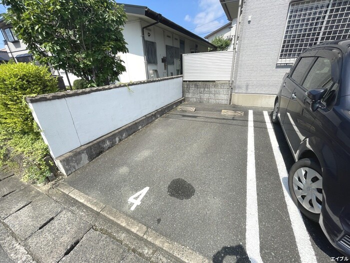 物件外観写真3　(駐車場)
