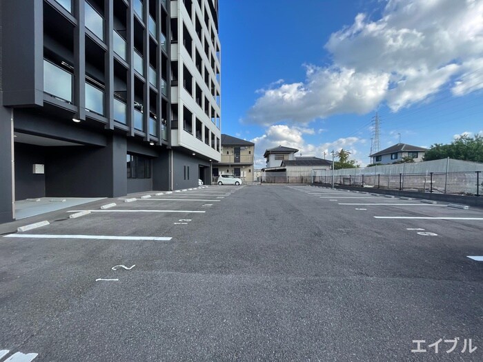 物件外観写真2　(駐車場)