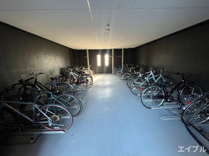 物件外観写真4　(駐輪場)