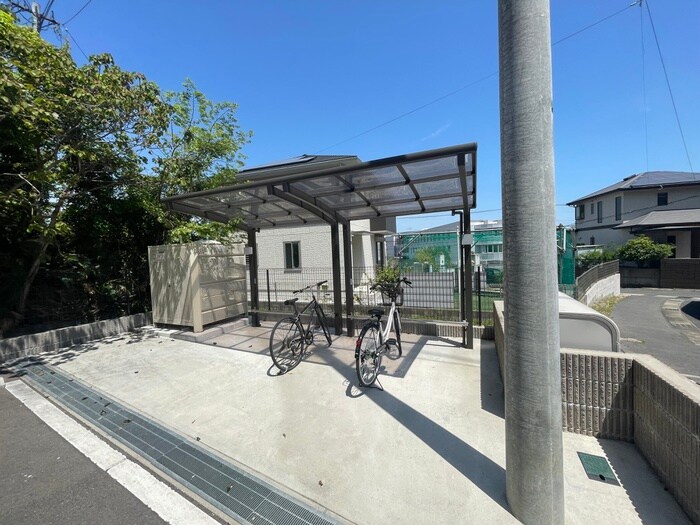 物件外観写真5　(駐輪場)
