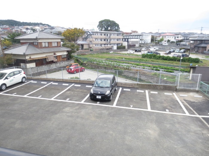 物件外観写真5　(駐車場)