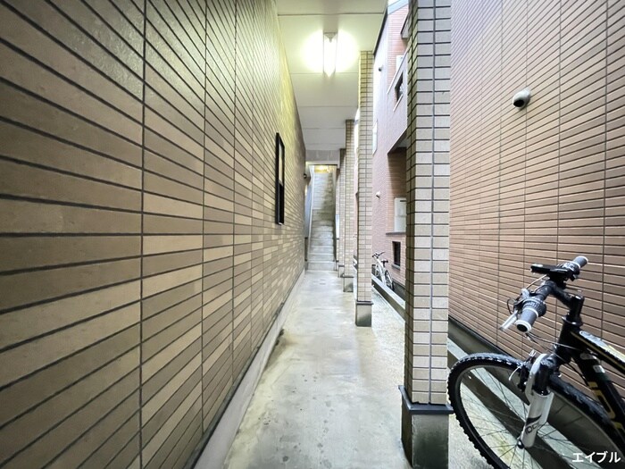 物件外観写真4　(エントランス部分)