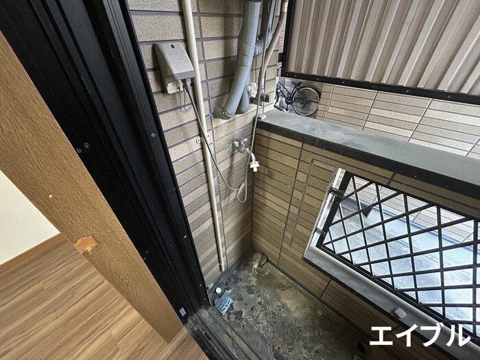 物件内観写真16　(洗濯機置場)