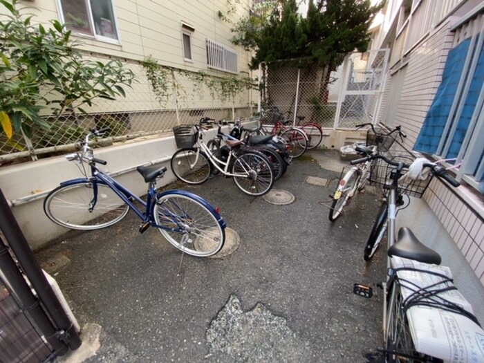 物件外観写真3　(駐輪場)