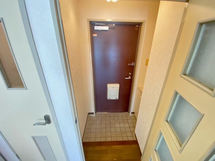 物件内観写真11　(玄関)