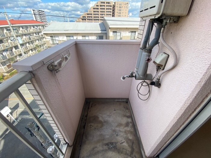 物件内観写真16　(洗濯機置場)