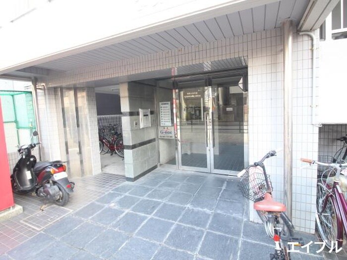 物件外観写真3　(エントランス部分)