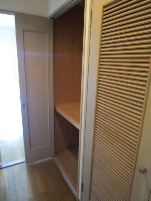 物件内観写真12　(収納)