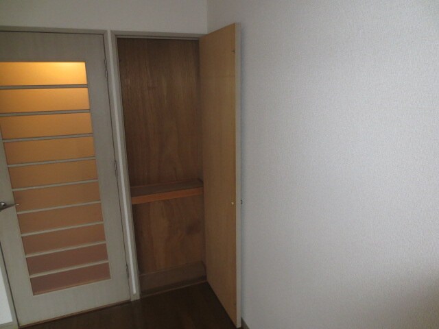 物件内観写真12　(収納)
