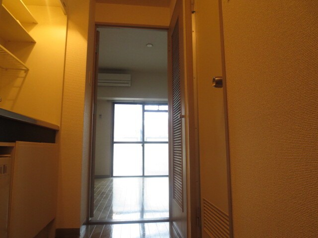 物件内観写真13　(玄関)