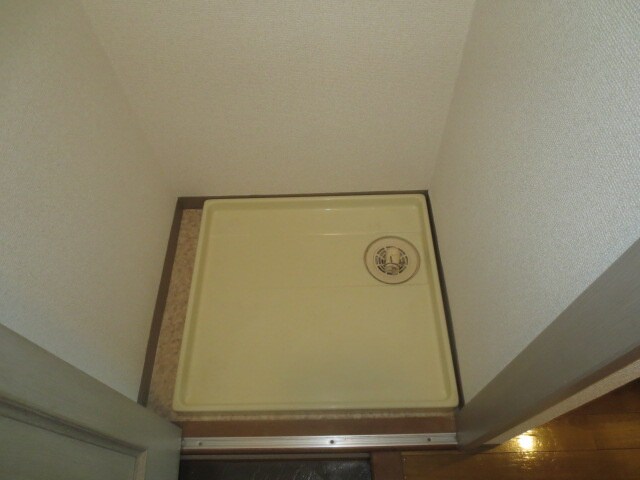 物件内観写真14　(洗濯機置場)