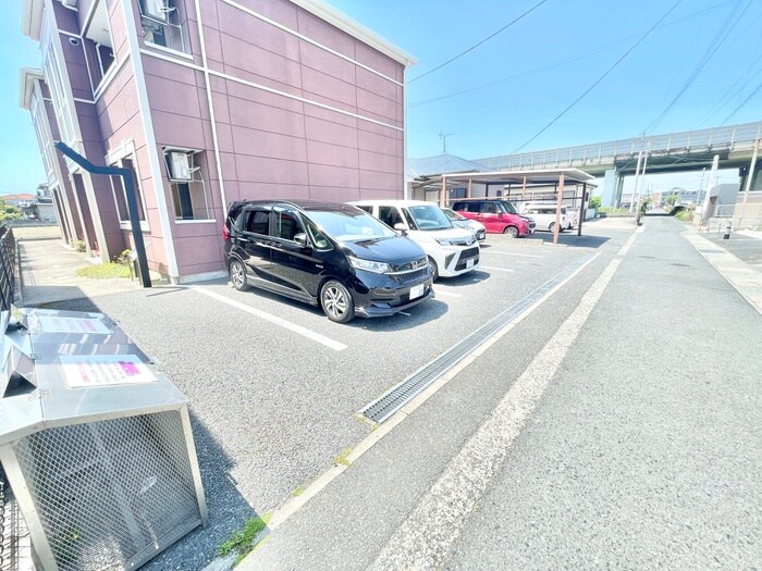 物件外観写真2　(駐車場)