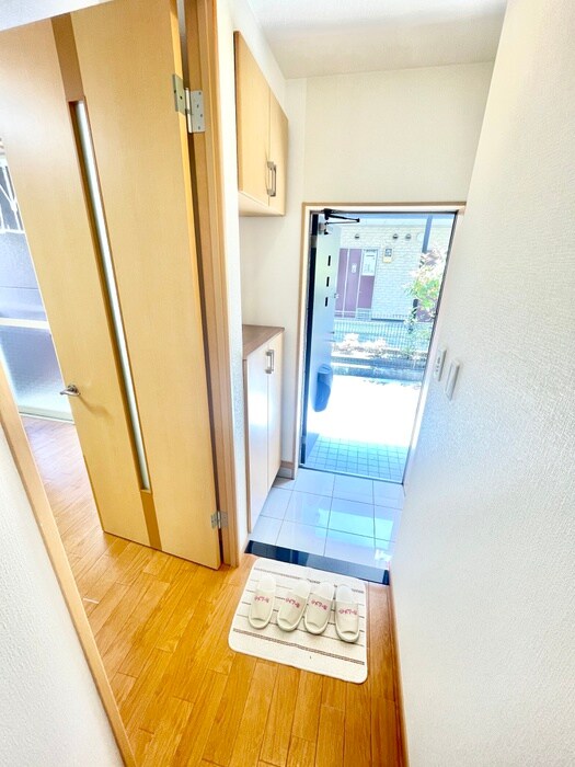 物件内観写真11　(玄関)