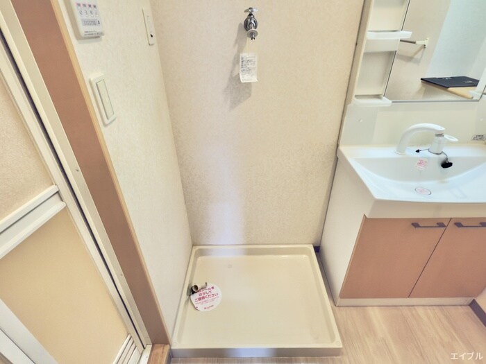 物件内観写真14　(洗濯機置場)