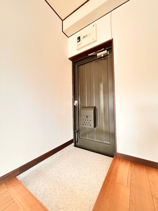 物件内観写真5　(玄関)