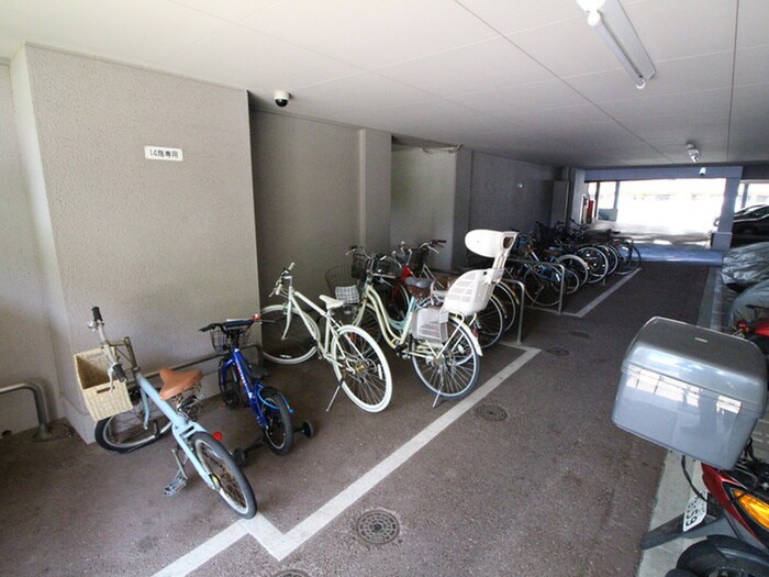 物件外観写真4　(駐輪場)