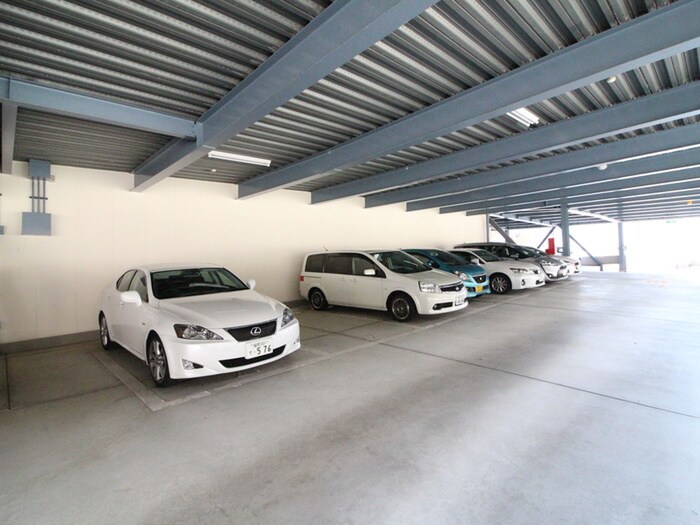 物件外観写真6　(駐車場)